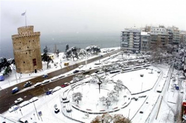 Χιονίζει και στη Θεσσαλονίκη