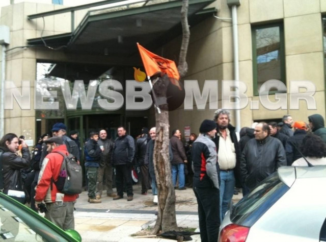 Κατάληψη του ΥΠΕΚΑ από συνδικαλιστές της ΓΕΝΟΠ - ΔΕΗ