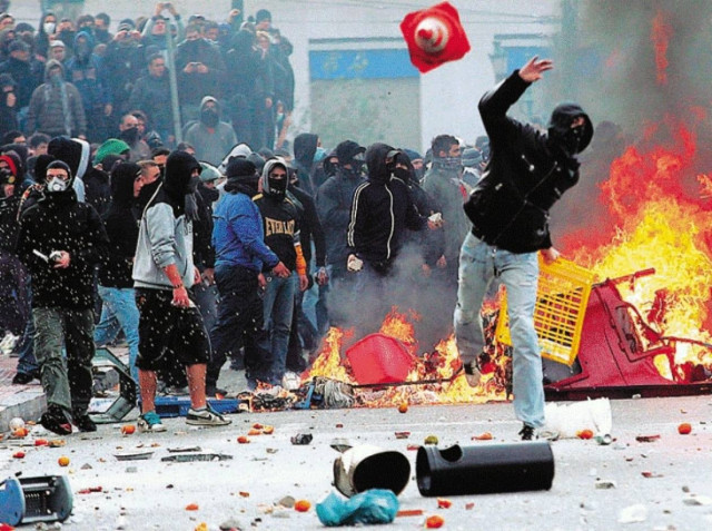 Πετροπόλεμος και δακρυγόνα στις Μαλδίβες