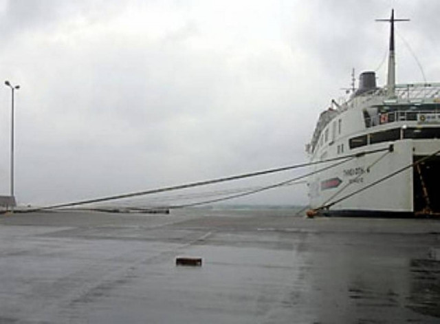 Μερική απαγόρευση απόπλου λόγω θυελλωδών ανέμων