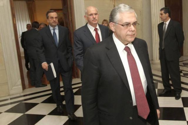 Πώς η τρόικα «δένει χειροπόδαρα» τους αρχηγούς