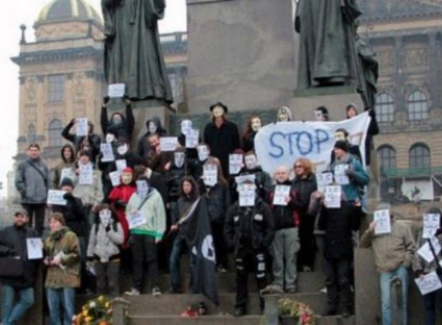 Αναστέλλεται η επικύρωση της ACTA μετά τις επιθέσεις των Anonymous