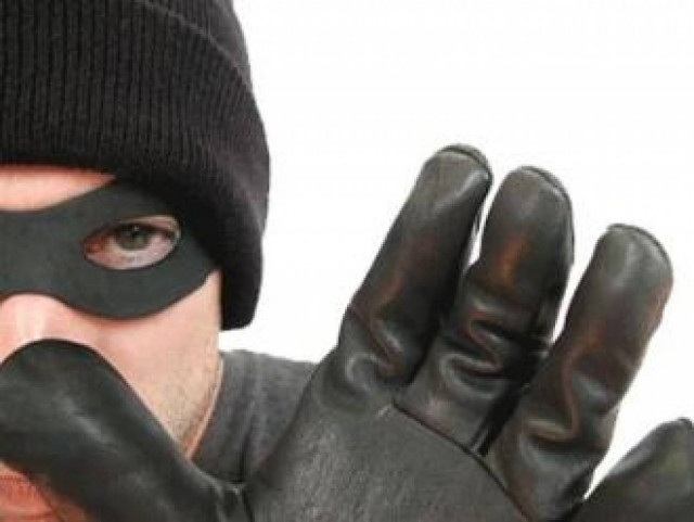 Τους διέρρηξαν το σπίτι, τους πήραν και το αμάξι!