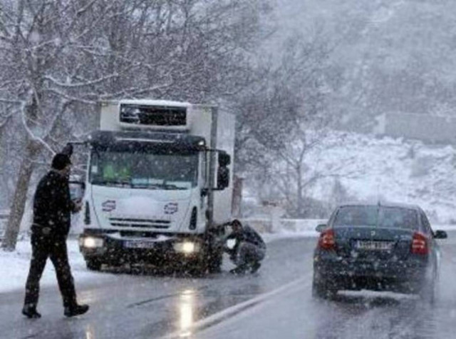 Χιονοπτώσεις και καταιγίδες σε όλη τη χώρα