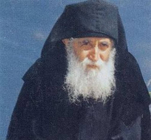 Παΐσιος: O κόσμος θα σιχαθεί τους πολιτικούς και θα τους κυνηγήσει