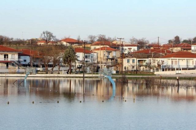 Πλημυρίζει ο κάμπος στον Έβρο