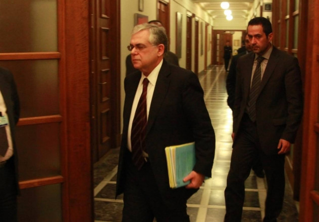 Λ. Παπαδήμος: «Η άτακτη χρεοκοπία θα καταστρέψει την χώρα»