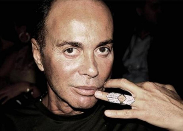 Απέχει από το συσσίτιο ο Λάκης Γαβαλάς!