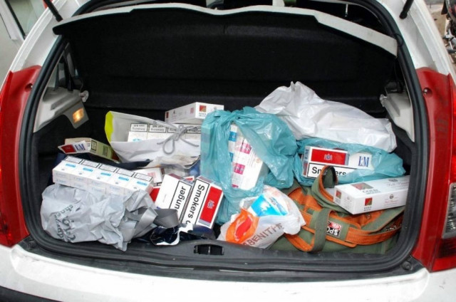 Παράνομες αποθήκες λαθρεμπορίου στον Πειραιά