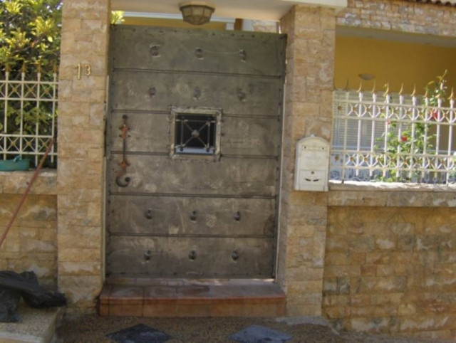 Έκλεψαν και τις πόρτες