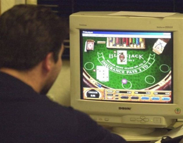 Έπαιζαν «διαδικτυακό πόκερ» σε εστιατόριο στη Ζάκυνθο