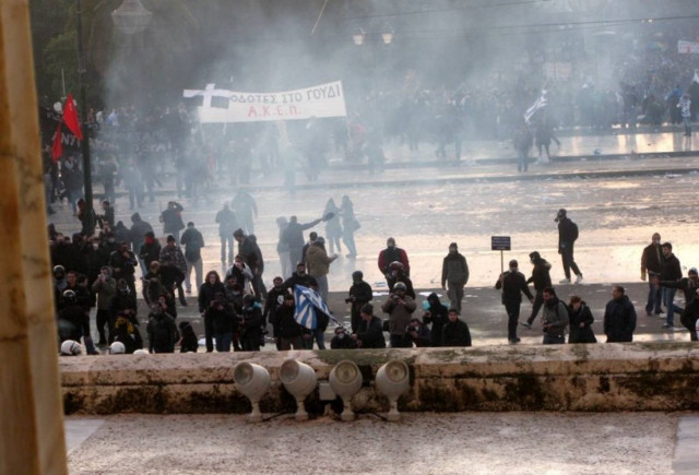 Reuters: Καρέ - καρέ τα επεισόδια στο Σύνταγμα