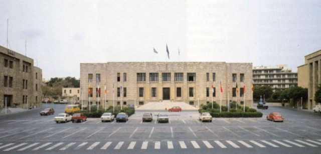 Υπό κατάληψη το Δημαρχείο Ρόδου