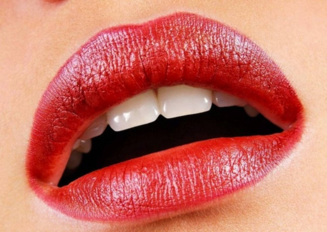 Σέξι χείλη σε πέντε βήματα