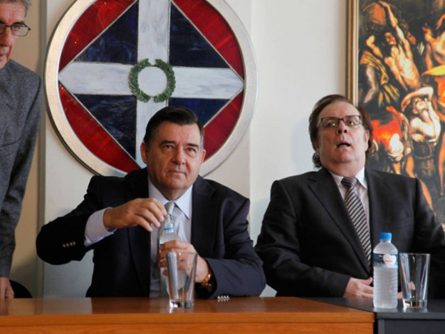 Στην κόψη του ξυραφιού ΛΑ.Ο.Σ. και ο Γιώργος Καρατζαφέρης