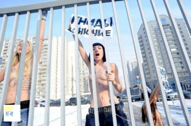 Τόπλες ακτιβίστριες κατά της «τρομοκρατίας του φυσικού αερίου»!