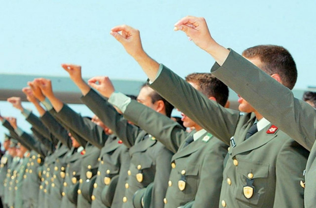 «Ψαλίδι» στα ειδικά μισθολόγια από τον Ιούλιο