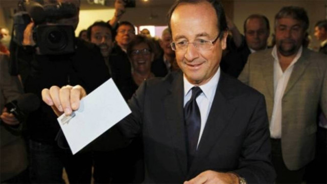 Επιστρέφει τις φιλοφρονήσεις ο Ολάντ στον Σαρκοζί