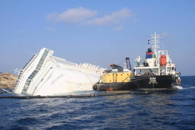 Συνεχίζεται η άντληση καυσίμων από το Concordia