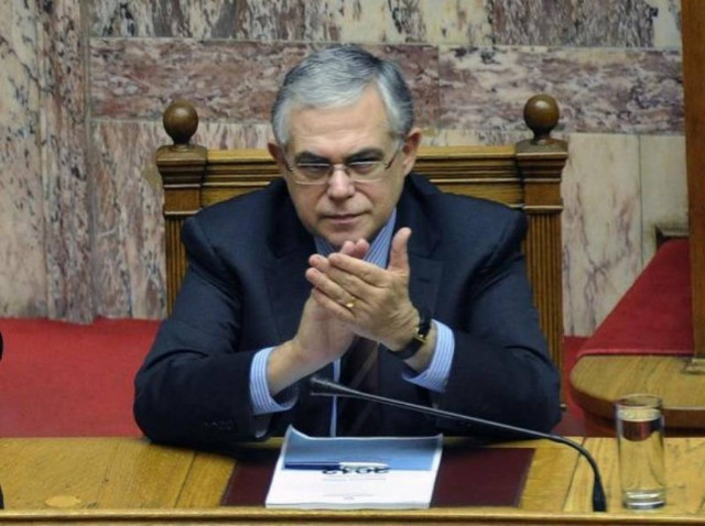 Οι δικαστές απειλούν τον Παπαδήμο