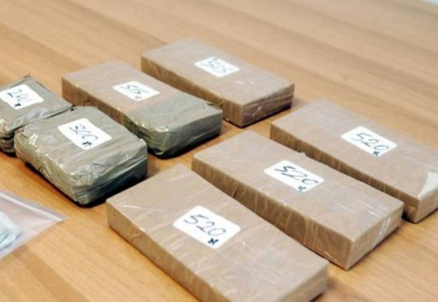 Bουλγάρα πούλησε 4 κιλά ηρωίνη σε αστυνομικό