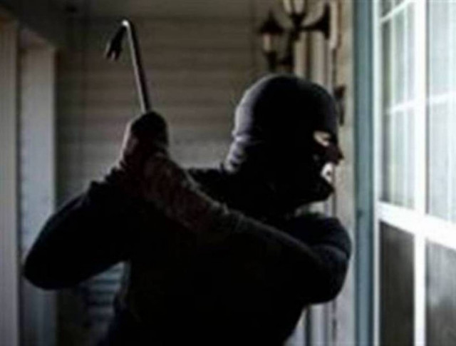 Tους γρονθοκόπησαν και τους λήστεψαν