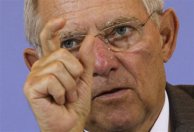 «Παράθυρο» για υψηλότερο ελληνικό χρέος αφήνει ο Σόιμπλε