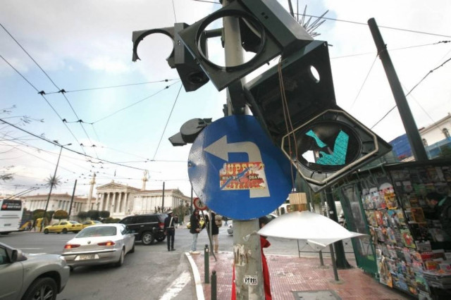 «Τα φανάρια της Αθήνας θα λειτουργήσουν αύριο»