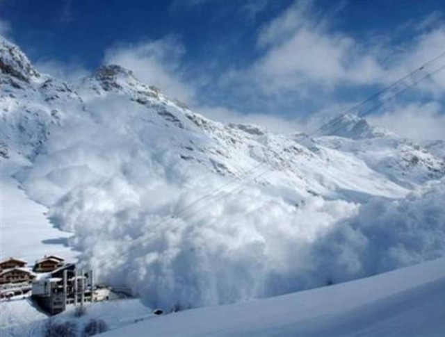 Καταπλακώθηκαν από χιονοστιβάδα