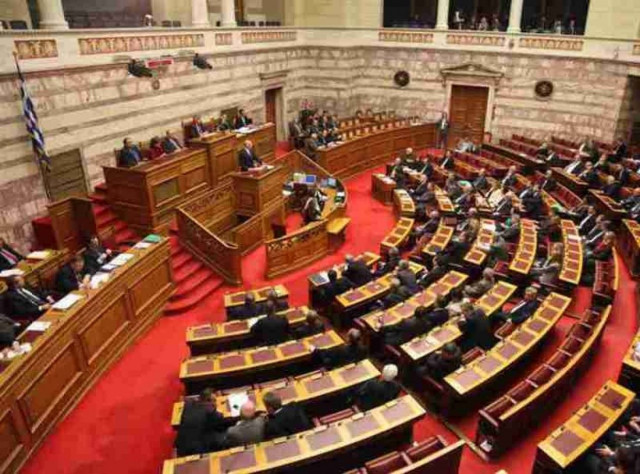 Σφοδρή αντιπαράθεση για την συμφωνία στο Eurogroup στη Βουλή