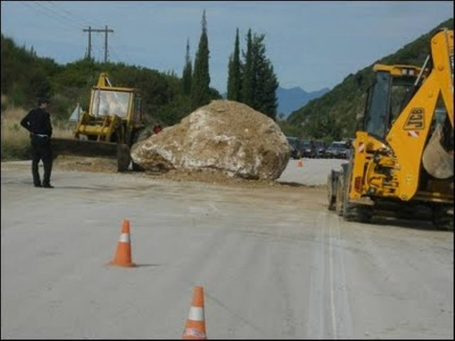 Mεγάλη κατολίσθηση βράχων στα «3-5 πηγάδια»