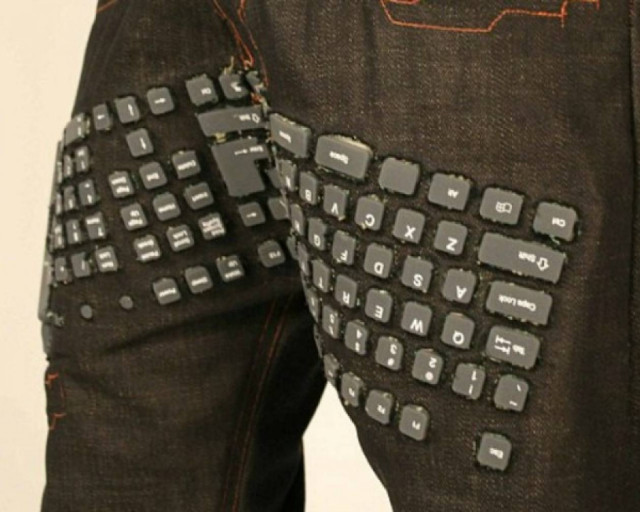 Τζην παντελόνι με ενσωματωμένο πληκτρολόγιο!
