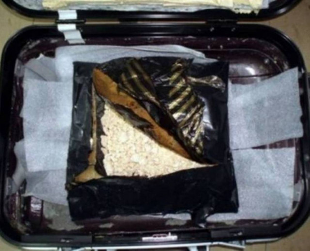 Έκρυβε στις αποσκευές του συσκευασίες κάνναβης