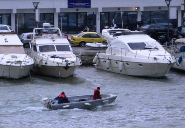 Βρέθηκε όπλο στο βυθό της μαρίνας Ζέας!