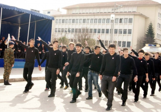 Mαθητές μούντζωσαν τους επισήμους στα Ιωάννινα