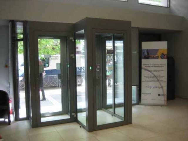 Έκλεβε πορτοφόλια μέσα σε τράπεζες στην Κατερίνη