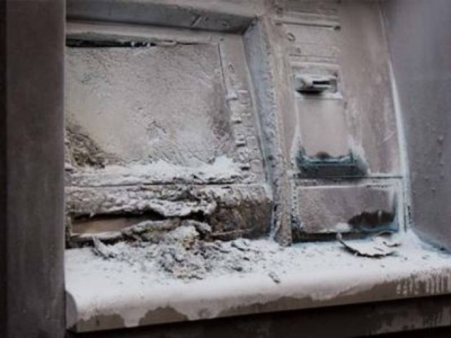 Στις φλόγες τρία ΑΤΜ στα Άνω Πετράλωνα