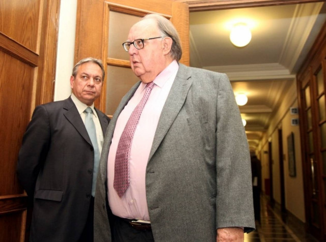 Πετροβολήστε τον Πάγκαλο