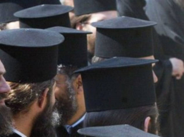 Τα ράσα δεν κάνουν τον παπά!