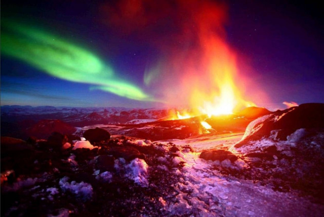 Βόρειο Σέλας και έκρηξη ηφαιστείου ταυτόχρονα
