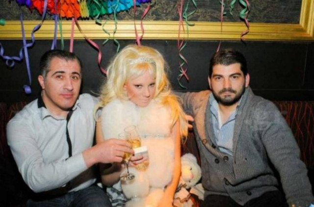 Η Τζούλια καρναβαλίζεται και σκανδαλίζει…