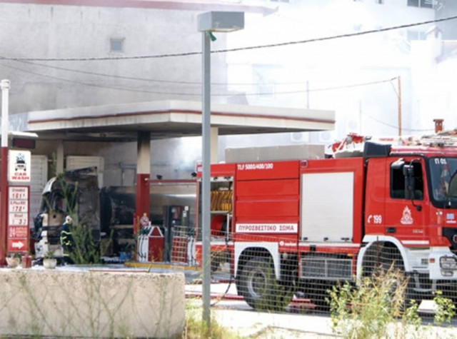 Έκρηξη σε βενζινάδικο στη Θηβών