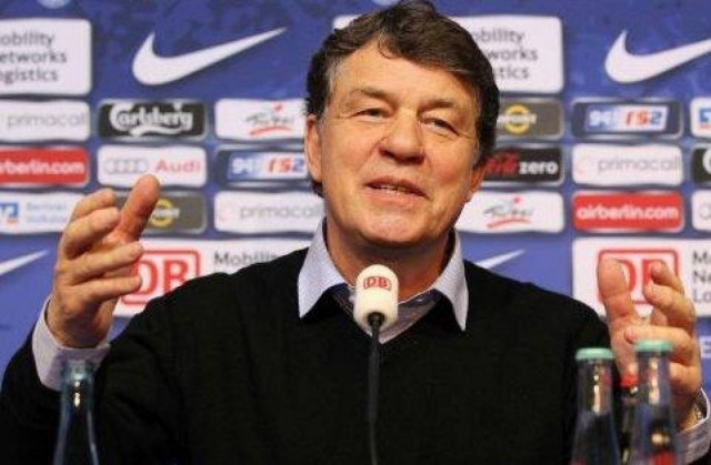 Στο πλευρό της Μέρκελ ο Ρεχάγκελ