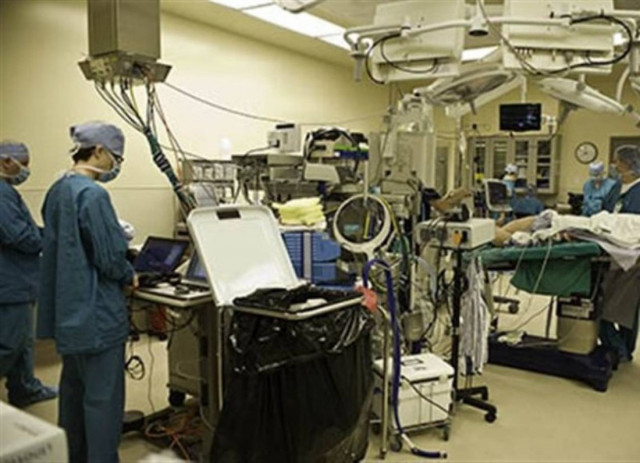 H πρώτη τετραπλή μεταμόσχευση άκρων