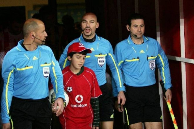 Δέκατη η Ελλάδα στις αμοιβές των διαιτητών