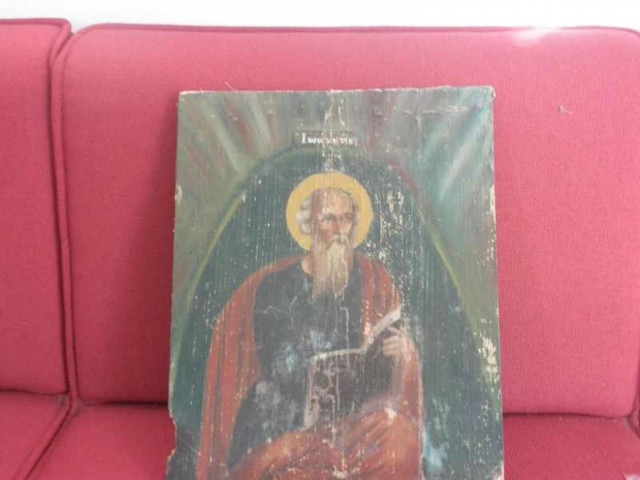 Φύλαγε αρχαία και εικόνες αξίας στο αγρόκτημά του