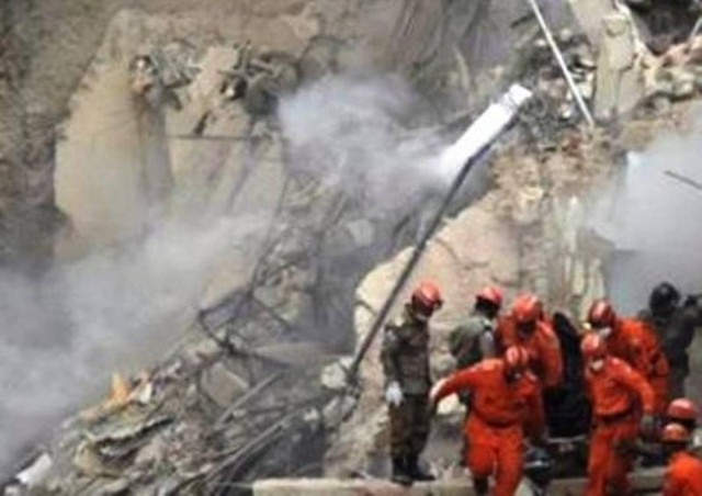 Αγνοούμενοι και τραυματίες από κατάρρευση κτιρίου