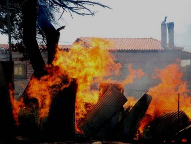 Στις φλόγες μονοκατοικία στην Κοζάνη