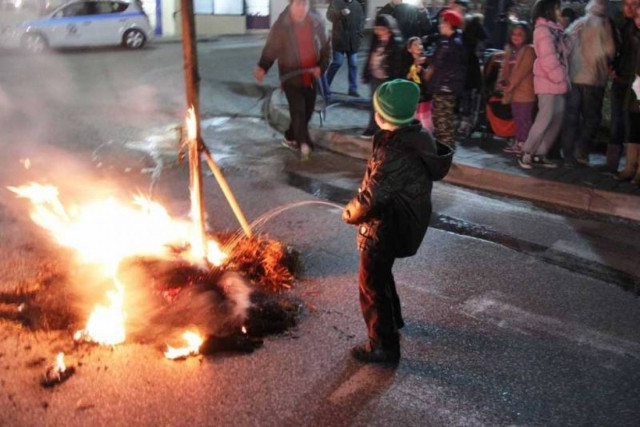Ούρησε τον … καρνάβαλο