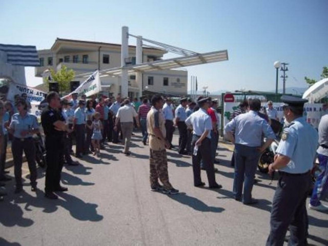 Συγκέντρωση διαμαρτυρίας των ένστολων στη πλατεία Κολοκοτρώνη